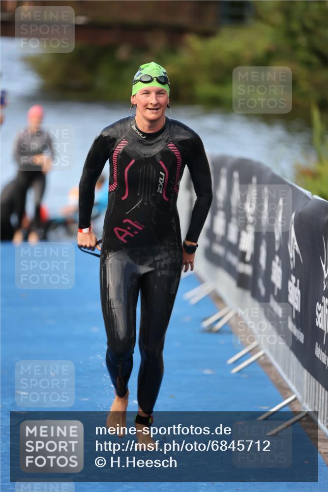 25.08.2024 - Elbe Triathlon Hamburg H.Heesch http://msf.ph/oto/6845712 25.08.2024 08:48:42 Schwimmen 114, 133, 143, 170 meine-sportfotos.de