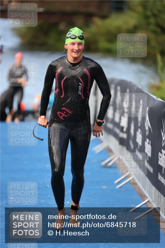 25.08.2024 - Elbe Triathlon Hamburg H.Heesch http://msf.ph/oto/6845718 25.08.2024 08:48:42 Schwimmen 114, 133, 143, 170 meine-sportfotos.de
