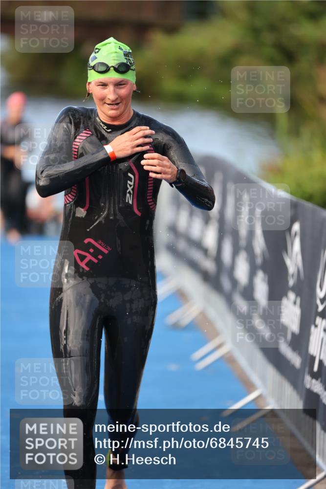25.08.2024 - Elbe Triathlon Hamburg H.Heesch http://msf.ph/oto/6845745 25.08.2024 08:48:43 Schwimmen 114, 133, 143, 170 meine-sportfotos.de