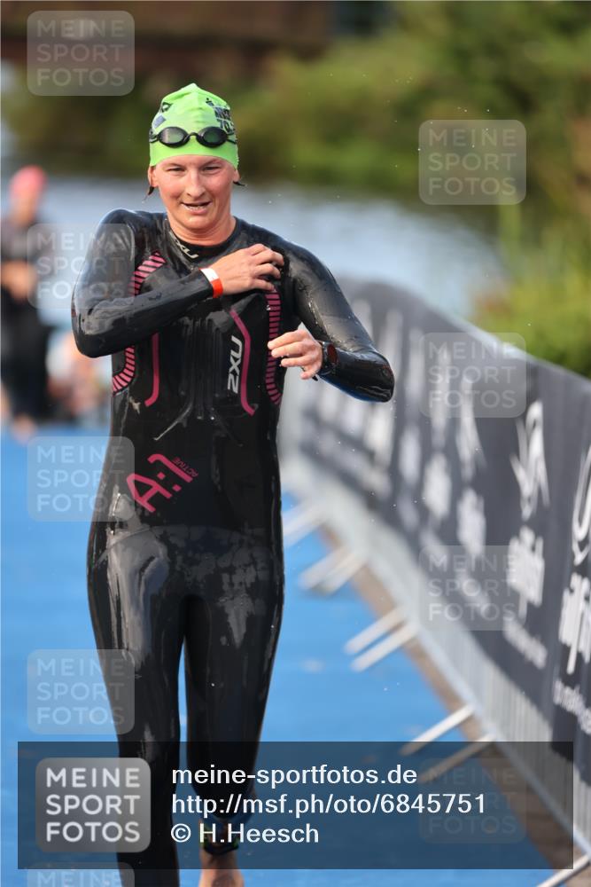 25.08.2024 - Elbe Triathlon Hamburg H.Heesch http://msf.ph/oto/6845751 25.08.2024 08:48:43 Schwimmen 114, 133, 143, 170 meine-sportfotos.de