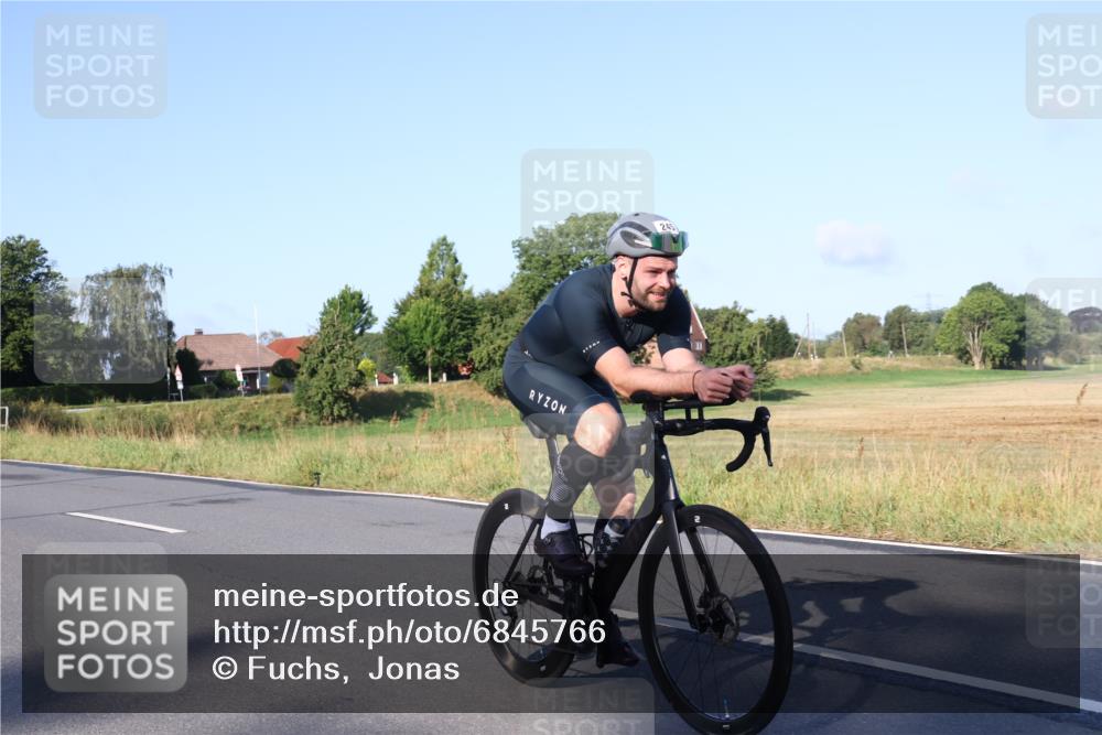 25.08.2024 - Elbe Triathlon Hamburg Fuchs,  Jonas http://msf.ph/oto/6845766 25.08.2024 09:07:10 Radfahren 313, 245 meine-sportfotos.de