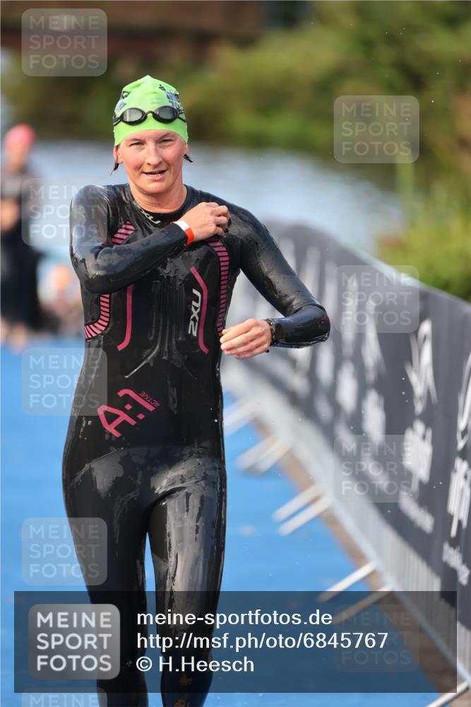 25.08.2024 - Elbe Triathlon Hamburg H.Heesch http://msf.ph/oto/6845767 25.08.2024 08:48:43 Schwimmen 114, 133, 143, 170 meine-sportfotos.de