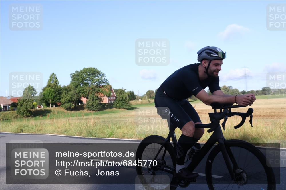 25.08.2024 - Elbe Triathlon Hamburg Fuchs,  Jonas http://msf.ph/oto/6845770 25.08.2024 09:07:10 Radfahren 313, 245 meine-sportfotos.de