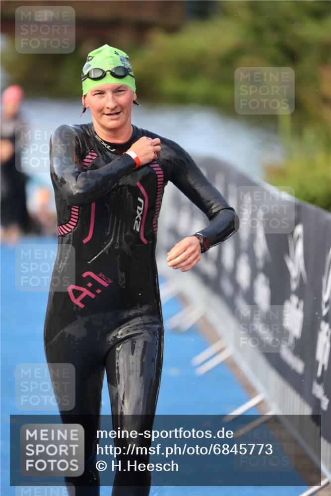 25.08.2024 - Elbe Triathlon Hamburg H.Heesch http://msf.ph/oto/6845773 25.08.2024 08:48:43 Schwimmen 114, 133, 143, 170 meine-sportfotos.de