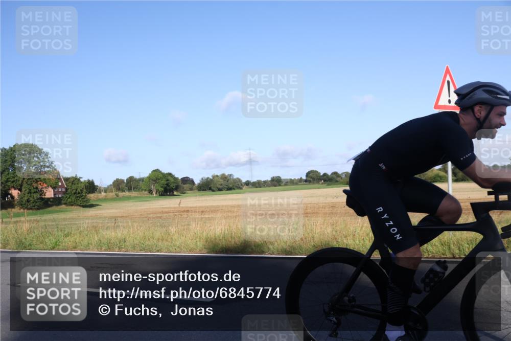 25.08.2024 - Elbe Triathlon Hamburg Fuchs,  Jonas http://msf.ph/oto/6845774 25.08.2024 09:07:10 Radfahren 313, 245 meine-sportfotos.de