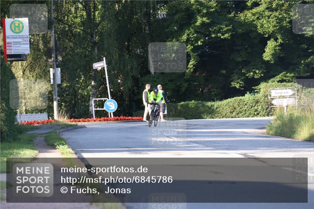 25.08.2024 - Elbe Triathlon Hamburg Fuchs,  Jonas http://msf.ph/oto/6845786 25.08.2024 09:07:13 Radfahren 313, 245, 190 meine-sportfotos.de