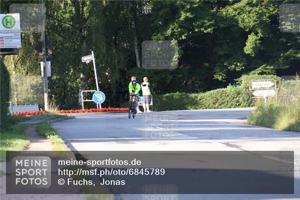 25.08.2024 - Elbe Triathlon Hamburg Fuchs,  Jonas http://msf.ph/oto/6845789 25.08.2024 09:07:13 Radfahren 313, 245, 190 meine-sportfotos.de