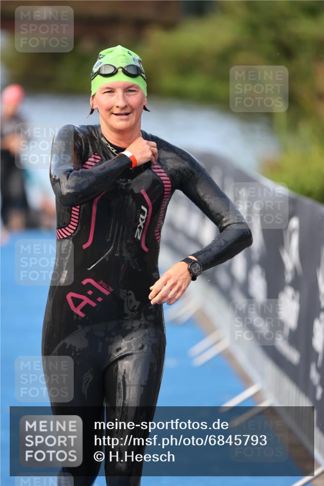 25.08.2024 - Elbe Triathlon Hamburg H.Heesch http://msf.ph/oto/6845793 25.08.2024 08:48:43 Schwimmen 114, 133, 143, 170 meine-sportfotos.de