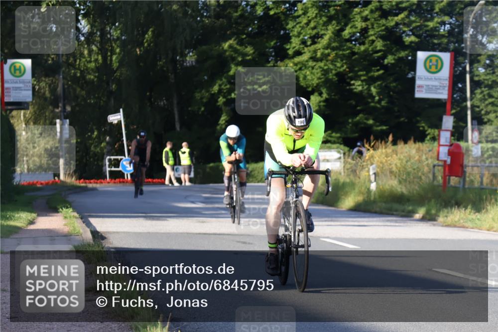 25.08.2024 - Elbe Triathlon Hamburg Fuchs,  Jonas http://msf.ph/oto/6845795 25.08.2024 09:07:19 Radfahren 190, 48, 308 meine-sportfotos.de