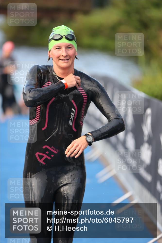 25.08.2024 - Elbe Triathlon Hamburg H.Heesch http://msf.ph/oto/6845797 25.08.2024 08:48:43 Schwimmen 114, 133, 143, 170 meine-sportfotos.de