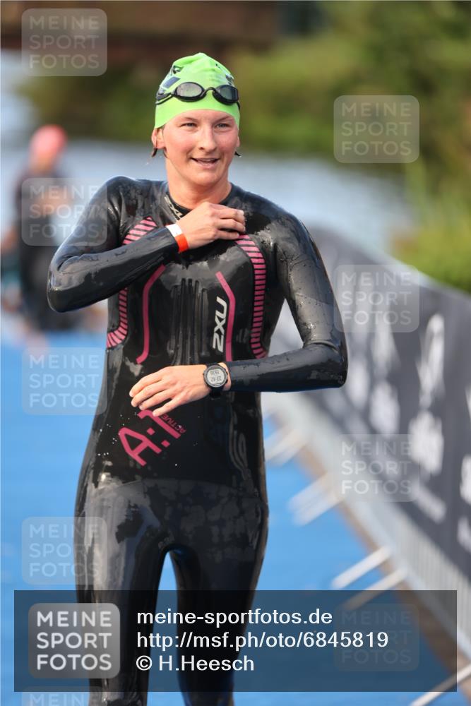 25.08.2024 - Elbe Triathlon Hamburg H.Heesch http://msf.ph/oto/6845819 25.08.2024 08:48:44 Schwimmen 114, 133, 143, 170 meine-sportfotos.de