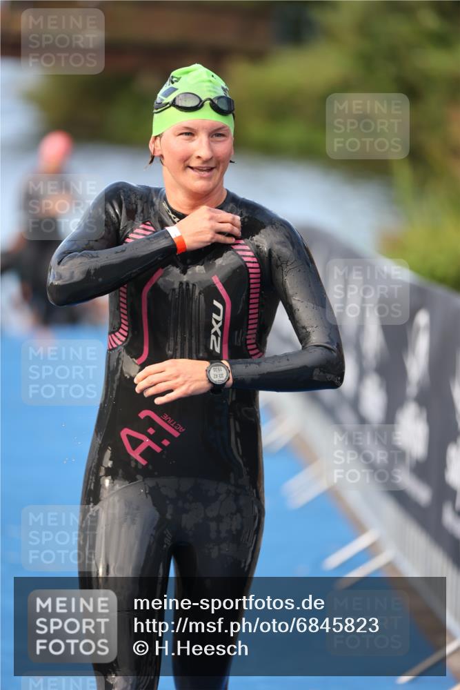 25.08.2024 - Elbe Triathlon Hamburg H.Heesch http://msf.ph/oto/6845823 25.08.2024 08:48:44 Schwimmen 114, 133, 143, 170 meine-sportfotos.de
