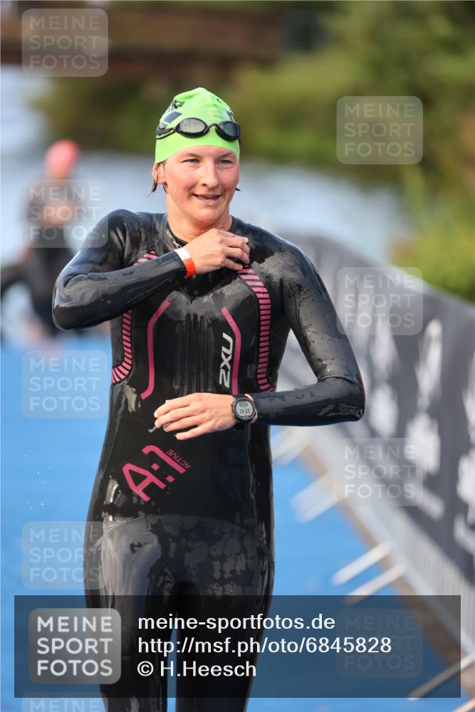 25.08.2024 - Elbe Triathlon Hamburg H.Heesch http://msf.ph/oto/6845828 25.08.2024 08:48:44 Schwimmen 114, 133, 143, 170 meine-sportfotos.de