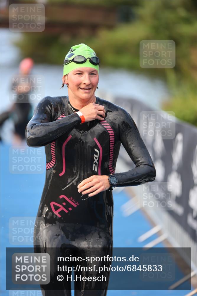 25.08.2024 - Elbe Triathlon Hamburg H.Heesch http://msf.ph/oto/6845833 25.08.2024 08:48:44 Schwimmen 114, 133, 143, 170 meine-sportfotos.de