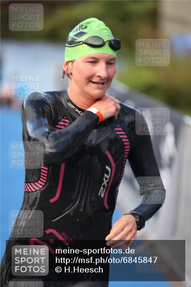 25.08.2024 - Elbe Triathlon Hamburg H.Heesch http://msf.ph/oto/6845847 25.08.2024 08:48:44 Schwimmen 114, 133, 143, 170 meine-sportfotos.de