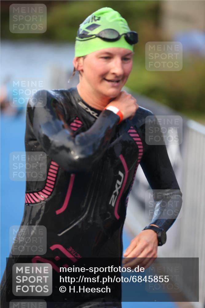 25.08.2024 - Elbe Triathlon Hamburg H.Heesch http://msf.ph/oto/6845855 25.08.2024 08:48:44 Schwimmen 114, 133, 143, 170 meine-sportfotos.de