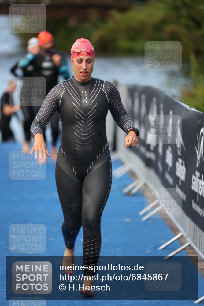 25.08.2024 - Elbe Triathlon Hamburg H.Heesch http://msf.ph/oto/6845867 25.08.2024 08:48:49 Schwimmen 114, 133, 143, 170, 177 meine-sportfotos.de