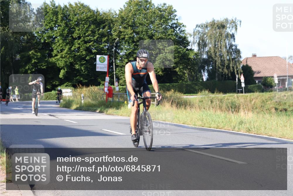25.08.2024 - Elbe Triathlon Hamburg Fuchs,  Jonas http://msf.ph/oto/6845871 25.08.2024 09:07:23 Radfahren 190, 48, 308, 203, 100, 298, 159 meine-sportfotos.de