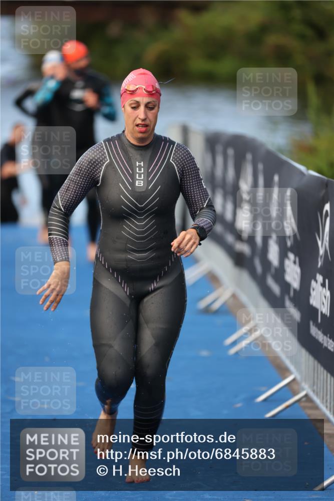 25.08.2024 - Elbe Triathlon Hamburg H.Heesch http://msf.ph/oto/6845883 25.08.2024 08:48:49 Schwimmen 114, 133, 143, 170, 177 meine-sportfotos.de