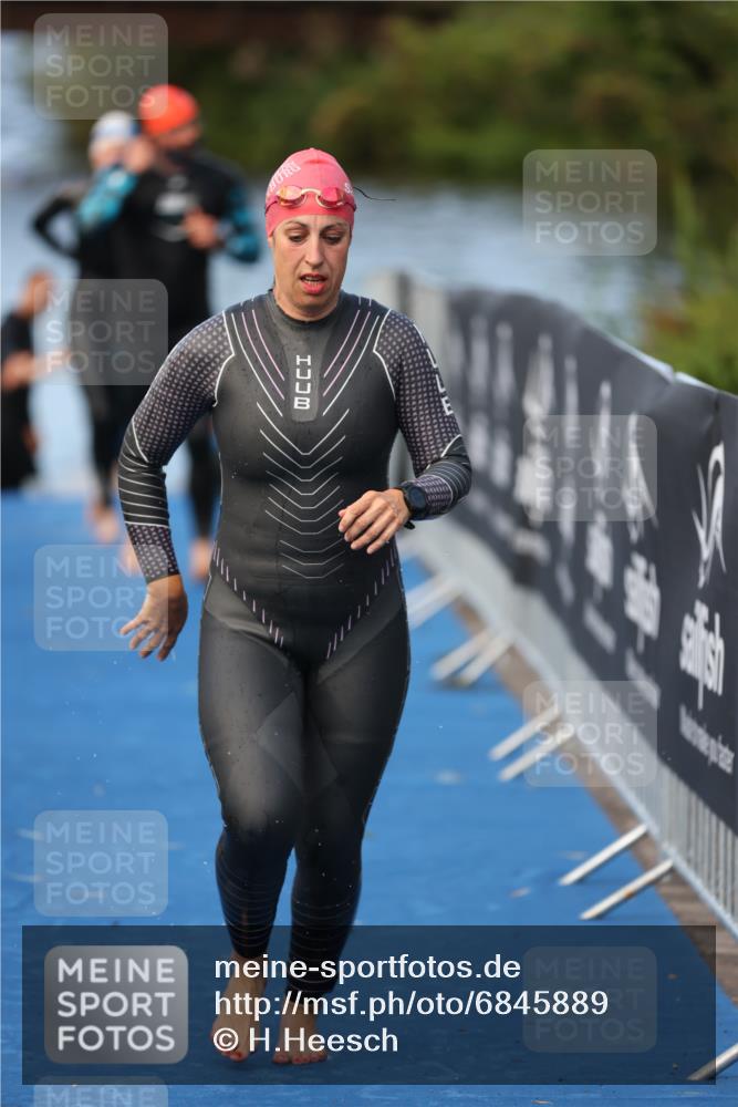 25.08.2024 - Elbe Triathlon Hamburg H.Heesch http://msf.ph/oto/6845889 25.08.2024 08:48:49 Schwimmen 114, 133, 143, 170, 177 meine-sportfotos.de