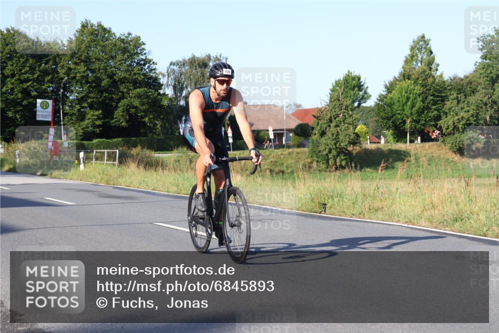 25.08.2024 - Elbe Triathlon Hamburg Fuchs,  Jonas http://msf.ph/oto/6845893 25.08.2024 09:07:24 Radfahren 190, 48, 308, 203, 100, 298, 159 meine-sportfotos.de