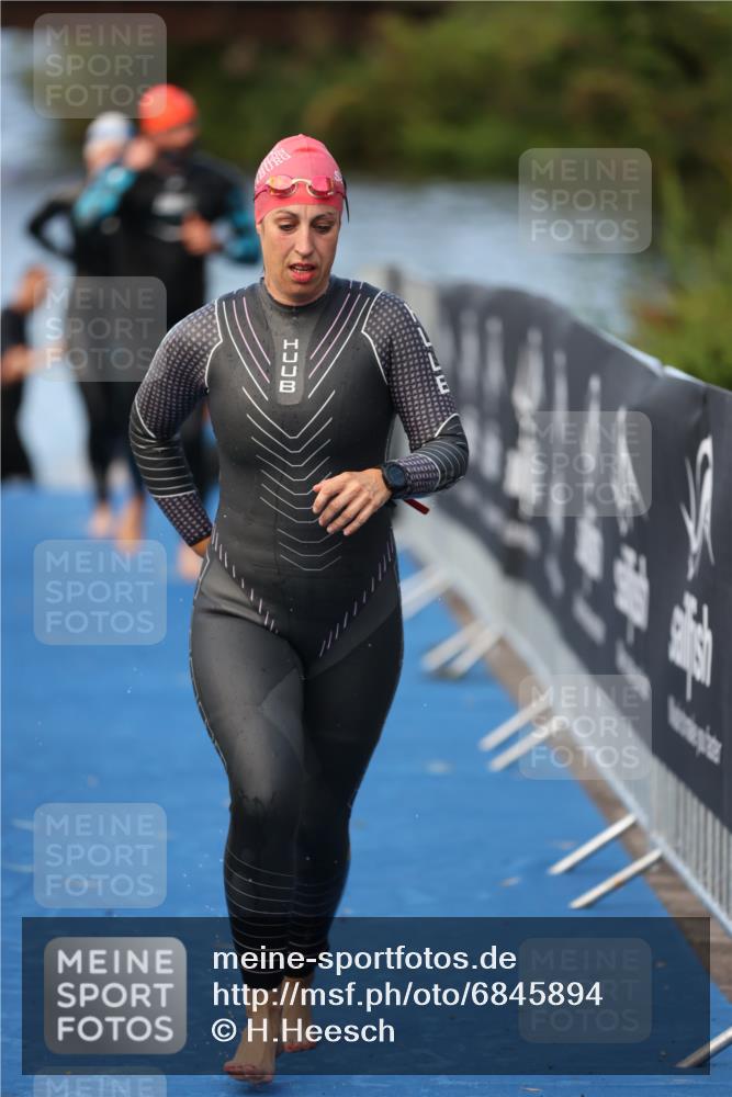 25.08.2024 - Elbe Triathlon Hamburg H.Heesch http://msf.ph/oto/6845894 25.08.2024 08:48:49 Schwimmen 114, 133, 143, 170, 177 meine-sportfotos.de