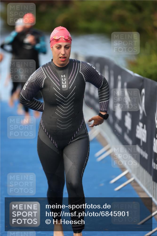 25.08.2024 - Elbe Triathlon Hamburg H.Heesch http://msf.ph/oto/6845901 25.08.2024 08:48:50 Schwimmen 114, 133, 143, 170, 177 meine-sportfotos.de