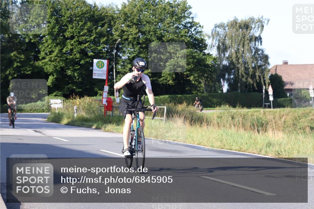 25.08.2024 - Elbe Triathlon Hamburg Fuchs,  Jonas http://msf.ph/oto/6845905 25.08.2024 09:07:26 Radfahren 48, 308, 203, 100, 298, 159 meine-sportfotos.de