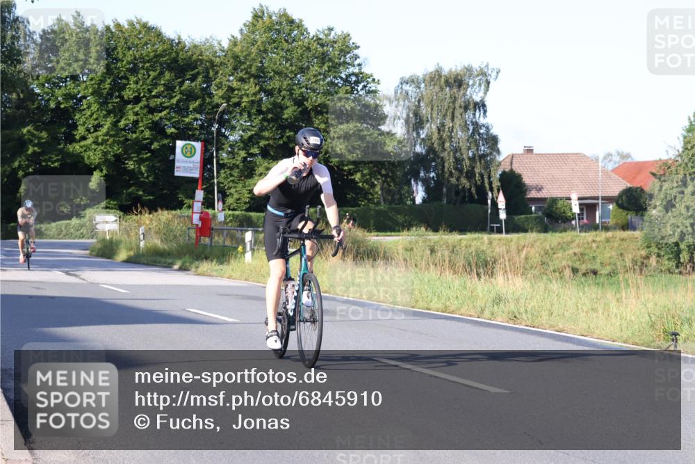 25.08.2024 - Elbe Triathlon Hamburg Fuchs,  Jonas http://msf.ph/oto/6845910 25.08.2024 09:07:26 Radfahren 48, 308, 203, 100, 298, 159 meine-sportfotos.de