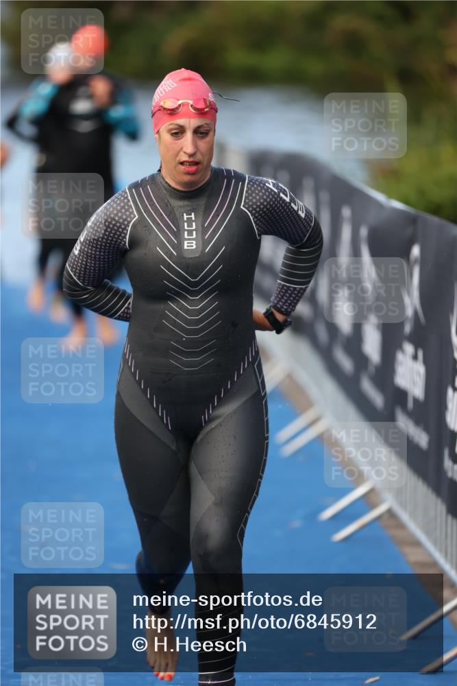 25.08.2024 - Elbe Triathlon Hamburg H.Heesch http://msf.ph/oto/6845912 25.08.2024 08:48:50 Schwimmen 114, 133, 143, 170, 177 meine-sportfotos.de