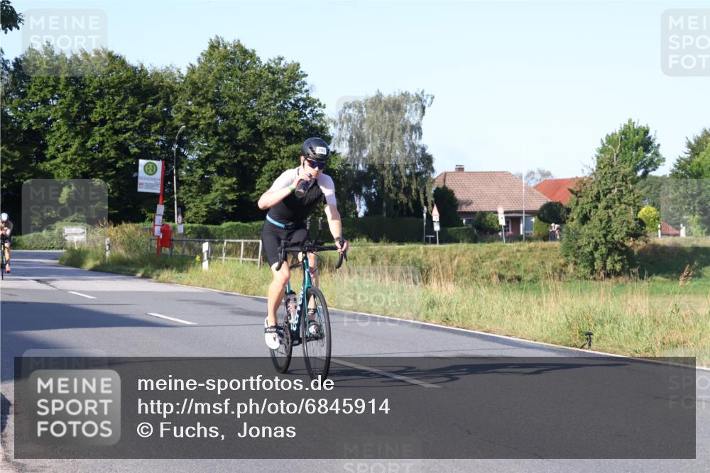 25.08.2024 - Elbe Triathlon Hamburg Fuchs,  Jonas http://msf.ph/oto/6845914 25.08.2024 09:07:26 Radfahren 48, 308, 203, 100, 298, 159 meine-sportfotos.de