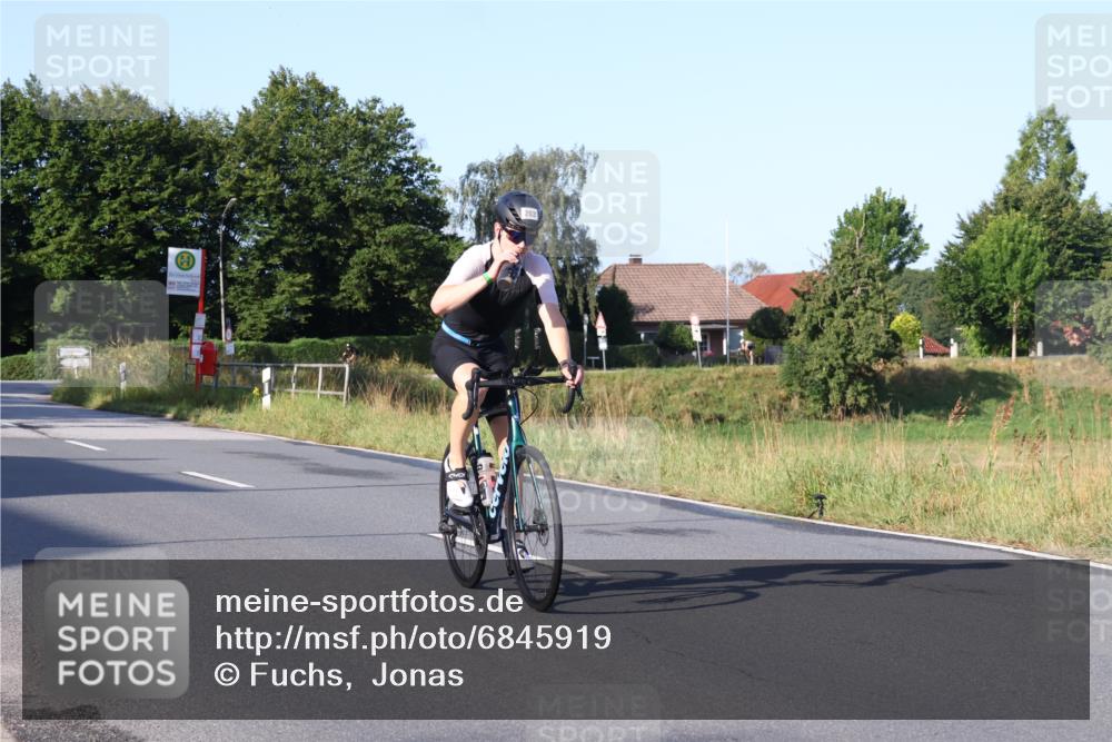 25.08.2024 - Elbe Triathlon Hamburg Fuchs,  Jonas http://msf.ph/oto/6845919 25.08.2024 09:07:26 Radfahren 48, 308, 203, 100, 298, 159 meine-sportfotos.de