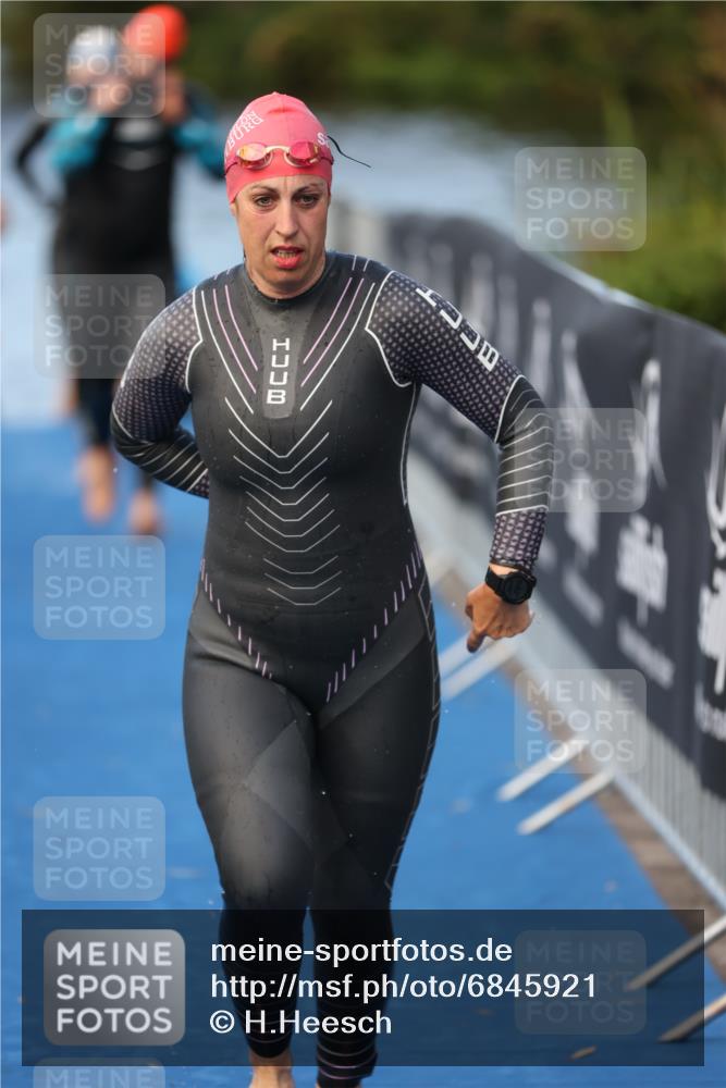 25.08.2024 - Elbe Triathlon Hamburg H.Heesch http://msf.ph/oto/6845921 25.08.2024 08:48:50 Schwimmen 114, 133, 143, 170, 177 meine-sportfotos.de