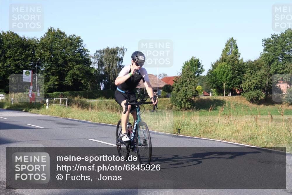 25.08.2024 - Elbe Triathlon Hamburg Fuchs,  Jonas http://msf.ph/oto/6845926 25.08.2024 09:07:26 Radfahren 48, 308, 203, 100, 298, 159 meine-sportfotos.de
