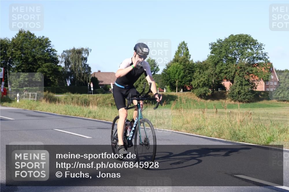 25.08.2024 - Elbe Triathlon Hamburg Fuchs,  Jonas http://msf.ph/oto/6845928 25.08.2024 09:07:26 Radfahren 48, 308, 203, 100, 298, 159 meine-sportfotos.de