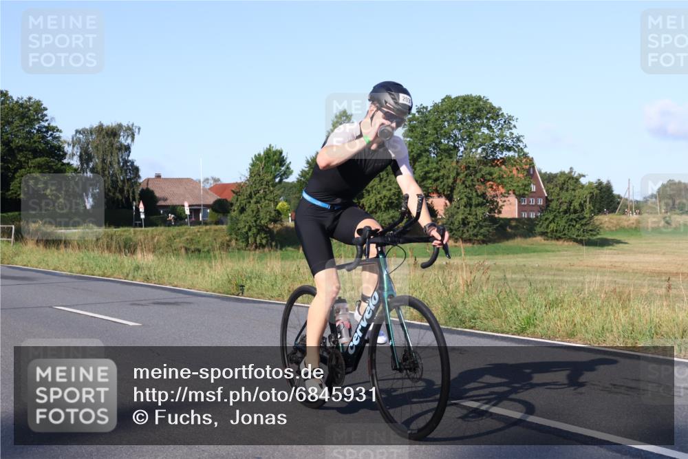 25.08.2024 - Elbe Triathlon Hamburg Fuchs,  Jonas http://msf.ph/oto/6845931 25.08.2024 09:07:26 Radfahren 48, 308, 203, 100, 298, 159 meine-sportfotos.de