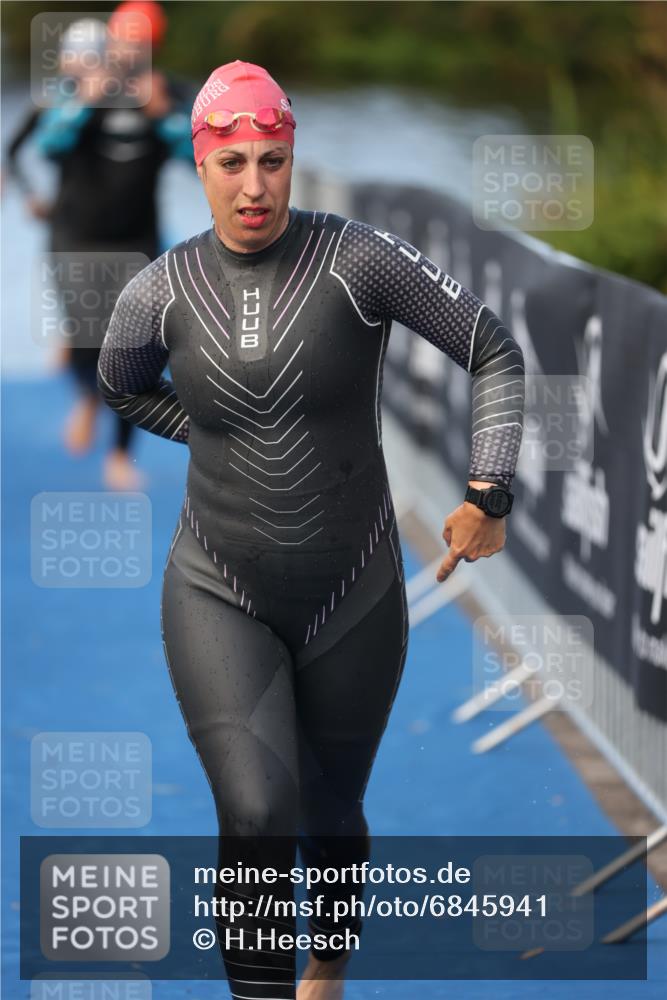 25.08.2024 - Elbe Triathlon Hamburg H.Heesch http://msf.ph/oto/6845941 25.08.2024 08:48:50 Schwimmen 114, 133, 143, 170, 177 meine-sportfotos.de