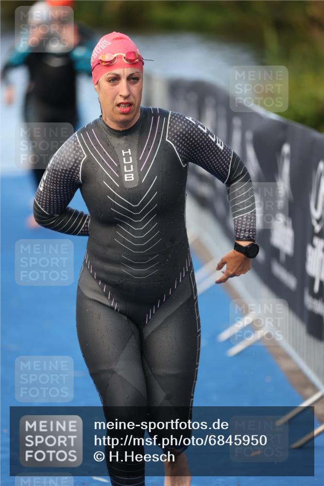 25.08.2024 - Elbe Triathlon Hamburg H.Heesch http://msf.ph/oto/6845950 25.08.2024 08:48:50 Schwimmen 114, 133, 143, 170, 177 meine-sportfotos.de