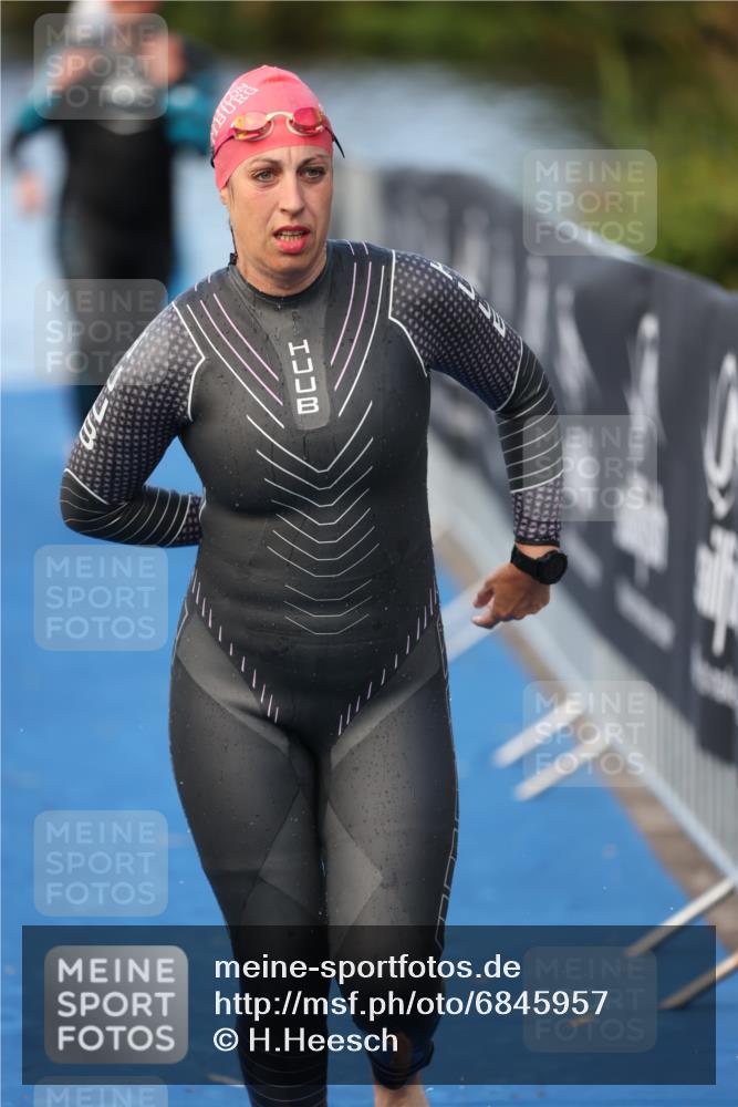 25.08.2024 - Elbe Triathlon Hamburg H.Heesch http://msf.ph/oto/6845957 25.08.2024 08:48:50 Schwimmen 114, 133, 143, 170, 177 meine-sportfotos.de