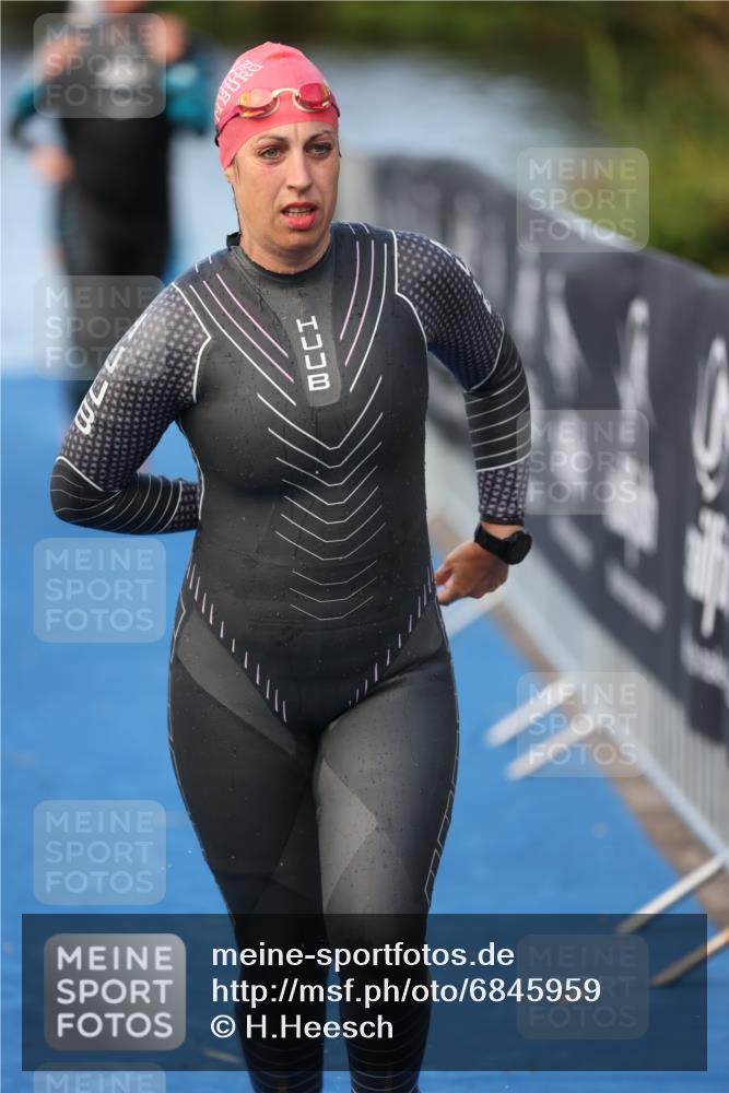 25.08.2024 - Elbe Triathlon Hamburg H.Heesch http://msf.ph/oto/6845959 25.08.2024 08:48:50 Schwimmen 114, 133, 143, 170, 177 meine-sportfotos.de