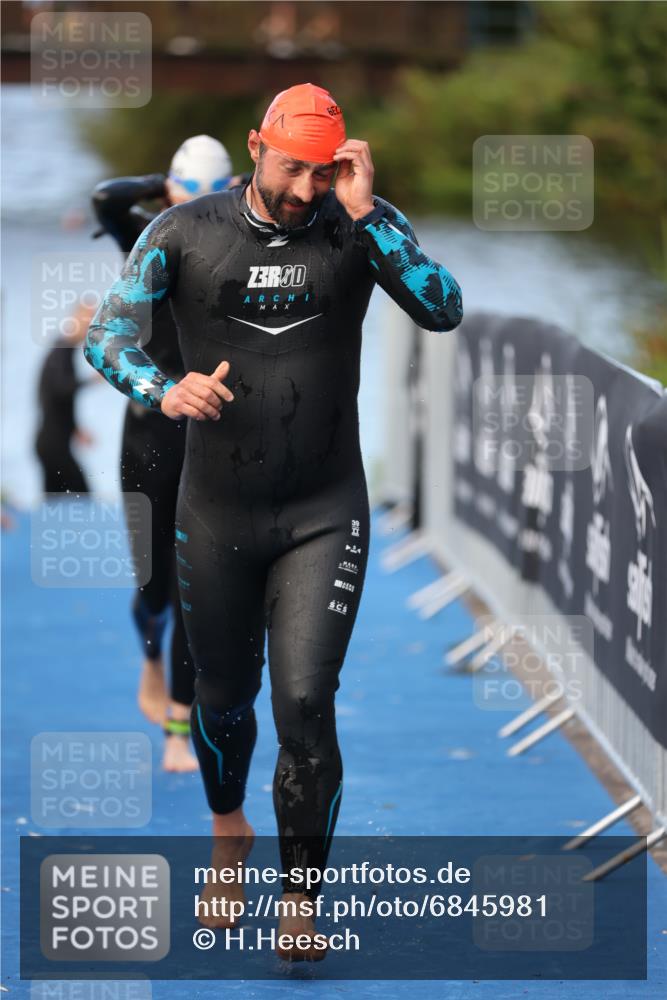 25.08.2024 - Elbe Triathlon Hamburg H.Heesch http://msf.ph/oto/6845981 25.08.2024 08:48:53 Schwimmen 114, 133, 143, 170, 177 meine-sportfotos.de