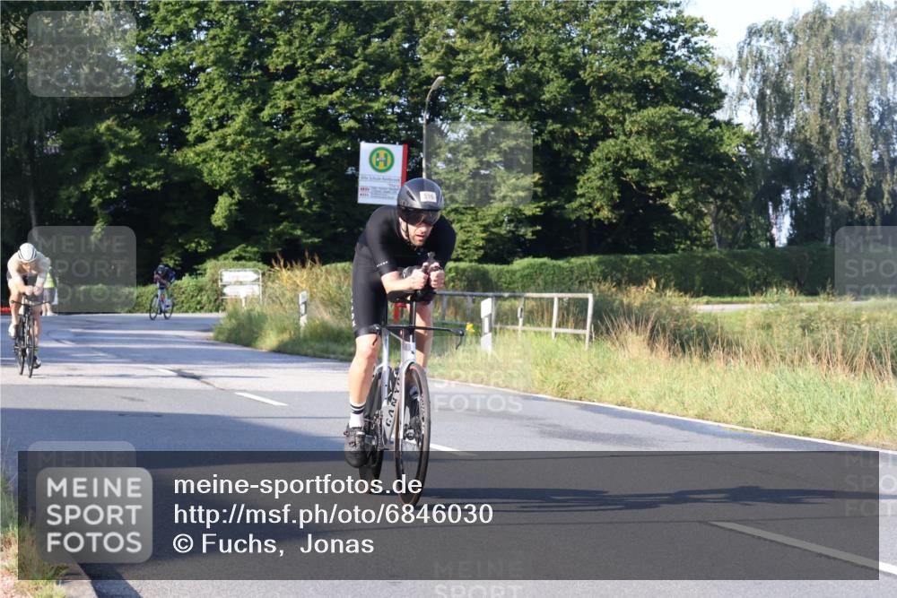 25.08.2024 - Elbe Triathlon Hamburg Fuchs,  Jonas http://msf.ph/oto/6846030 25.08.2024 09:07:34 Radfahren 100, 298, 159, 316, 99 meine-sportfotos.de