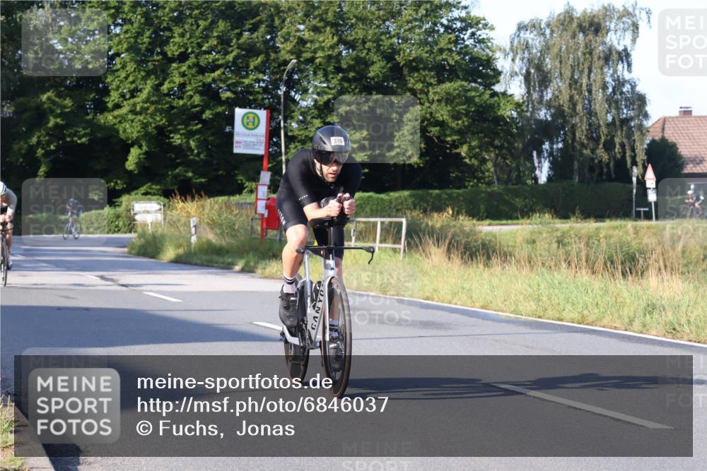 25.08.2024 - Elbe Triathlon Hamburg Fuchs,  Jonas http://msf.ph/oto/6846037 25.08.2024 09:07:35 Radfahren 159, 316, 99, 37 meine-sportfotos.de