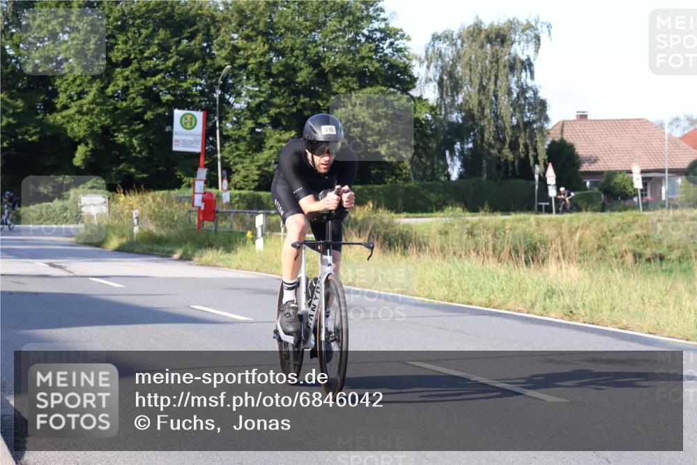 25.08.2024 - Elbe Triathlon Hamburg Fuchs,  Jonas http://msf.ph/oto/6846042 25.08.2024 09:07:35 Radfahren 159, 316, 99, 37 meine-sportfotos.de