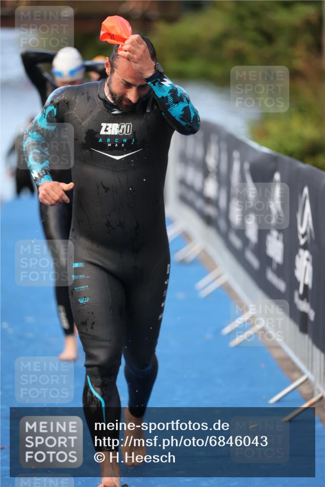 25.08.2024 - Elbe Triathlon Hamburg H.Heesch http://msf.ph/oto/6846043 25.08.2024 08:48:54 Schwimmen 114, 133, 143, 170, 177 meine-sportfotos.de