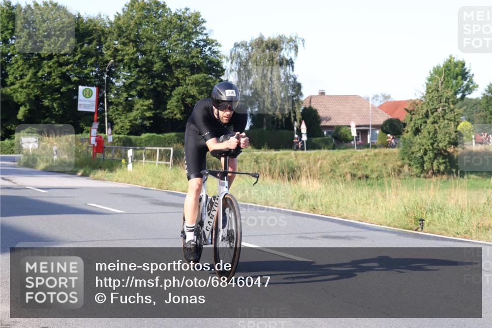 25.08.2024 - Elbe Triathlon Hamburg Fuchs,  Jonas http://msf.ph/oto/6846047 25.08.2024 09:07:35 Radfahren 159, 316, 99, 37 meine-sportfotos.de