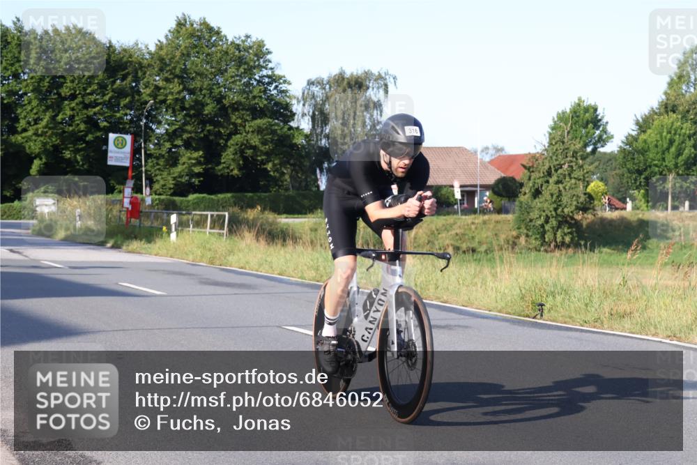 25.08.2024 - Elbe Triathlon Hamburg Fuchs,  Jonas http://msf.ph/oto/6846052 25.08.2024 09:07:35 Radfahren 159, 316, 99, 37 meine-sportfotos.de