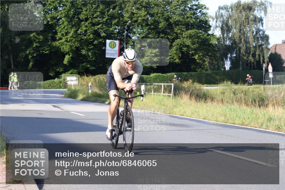 25.08.2024 - Elbe Triathlon Hamburg Fuchs,  Jonas http://msf.ph/oto/6846065 25.08.2024 09:07:36 Radfahren 316, 99, 37 meine-sportfotos.de