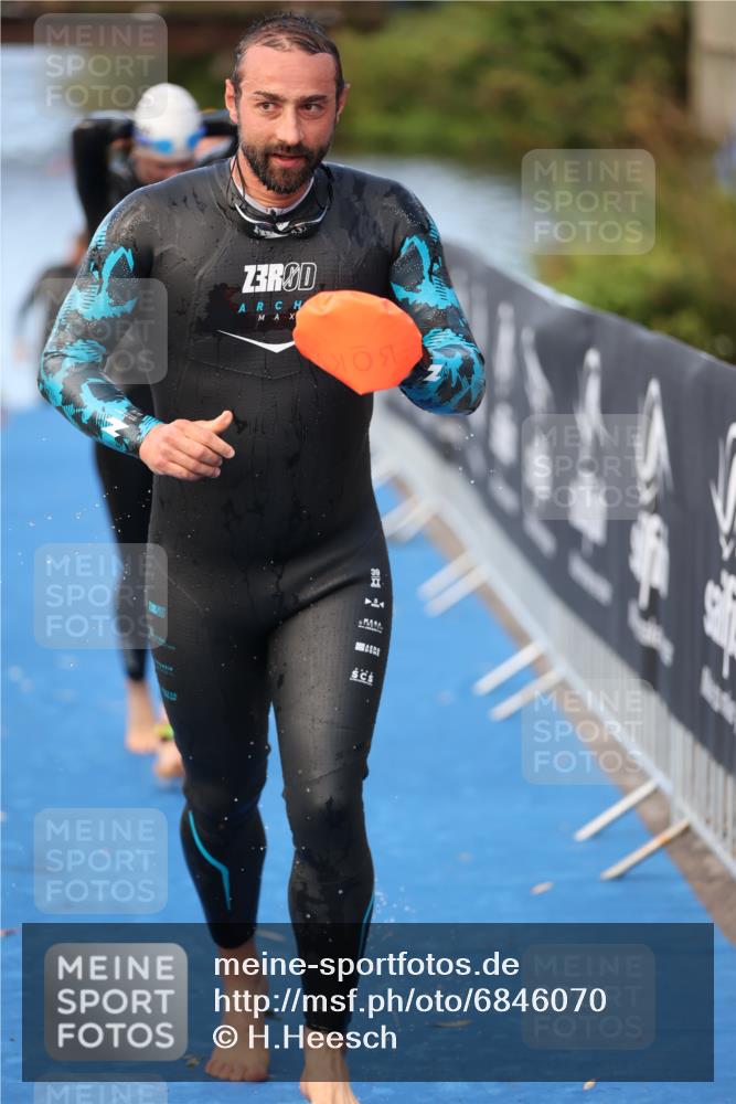 25.08.2024 - Elbe Triathlon Hamburg H.Heesch http://msf.ph/oto/6846070 25.08.2024 08:48:54 Schwimmen 114, 133, 143, 170, 177 meine-sportfotos.de
