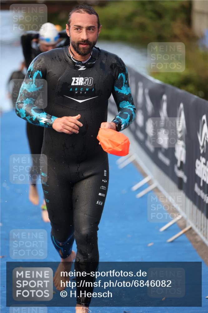 25.08.2024 - Elbe Triathlon Hamburg H.Heesch http://msf.ph/oto/6846082 25.08.2024 08:48:54 Schwimmen 114, 133, 143, 170, 177 meine-sportfotos.de